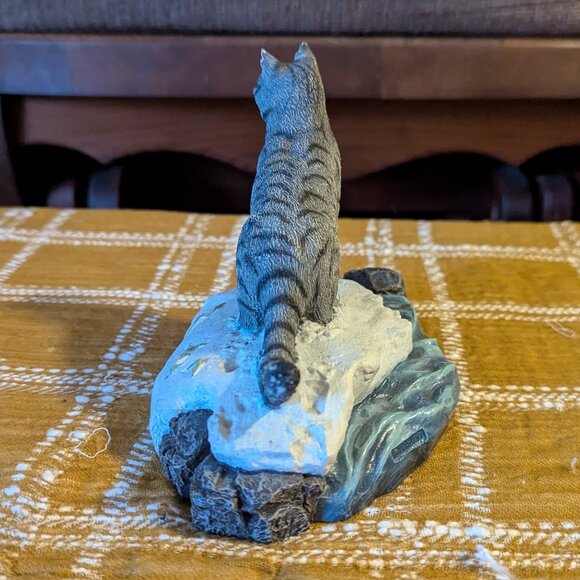 Living Stone Cat Figurine Cat Gray Tabby Winter Break - Picture 4 of 7